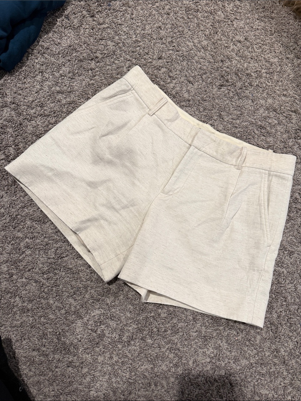 Vince Linen-Blend Cream Tailored Shorts - Size 8